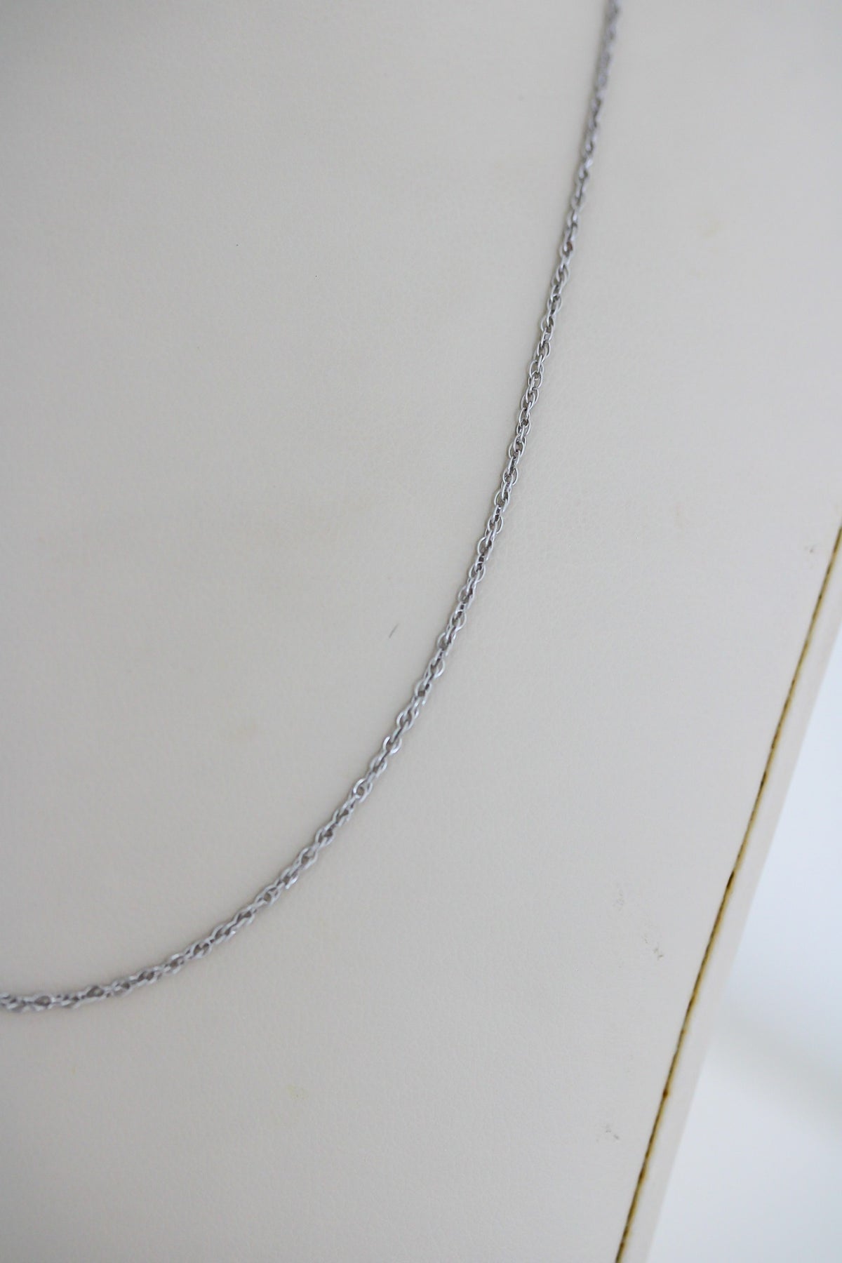 "Singapore Twisted" White Gold Chain - 14K