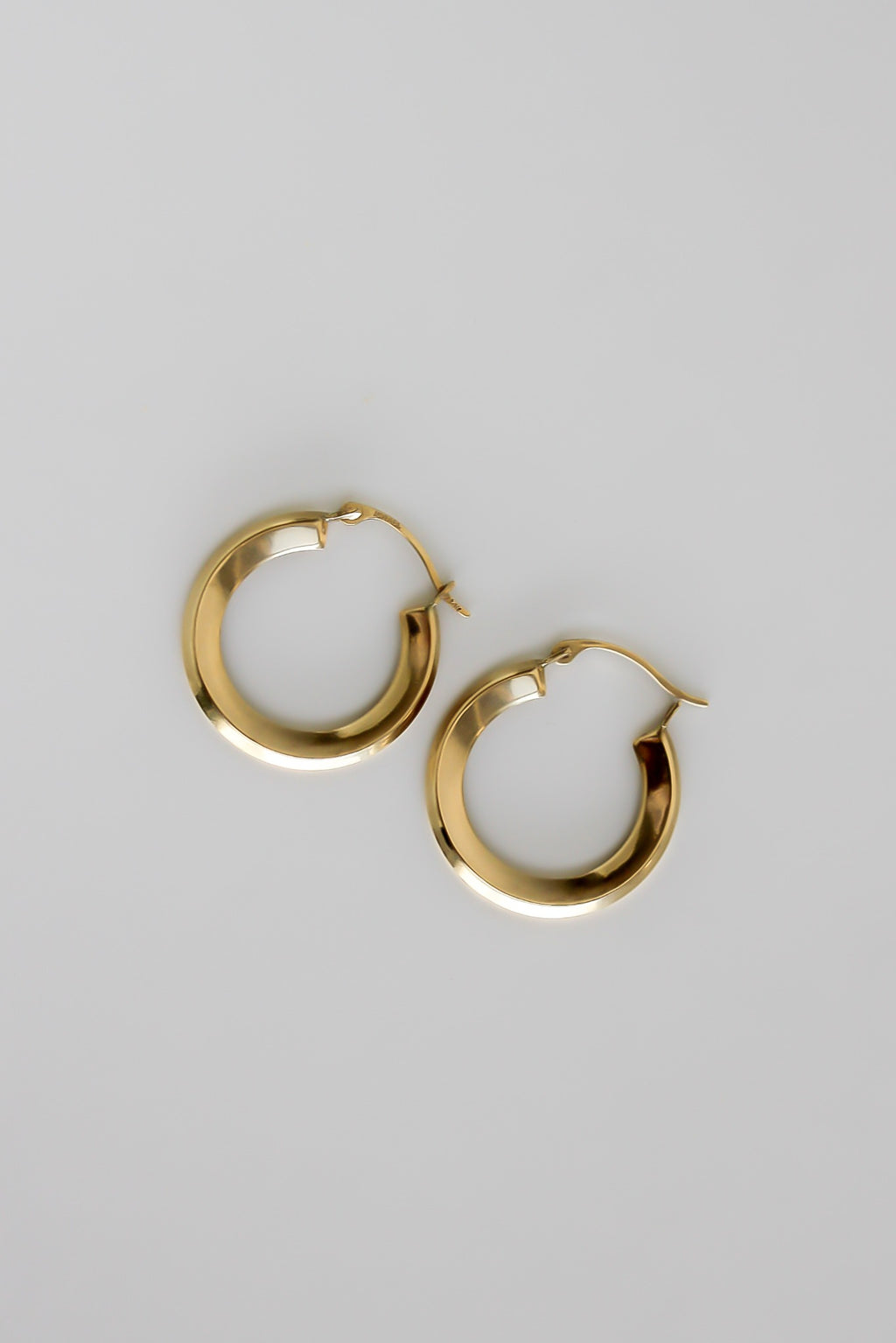 "Polished Circle" Hoop Earrings - 14k Gold