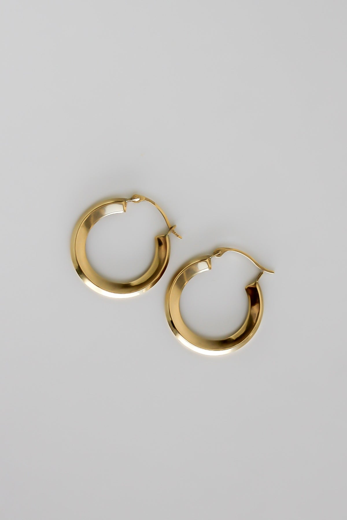 "Polished Circle" Hoop Earrings - 14k Gold