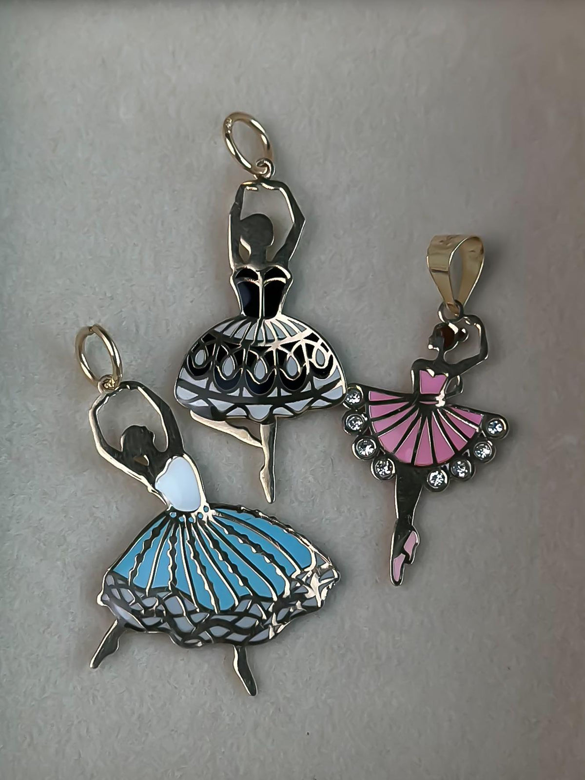“Ballet Beauty” Pendant – Solid Gold