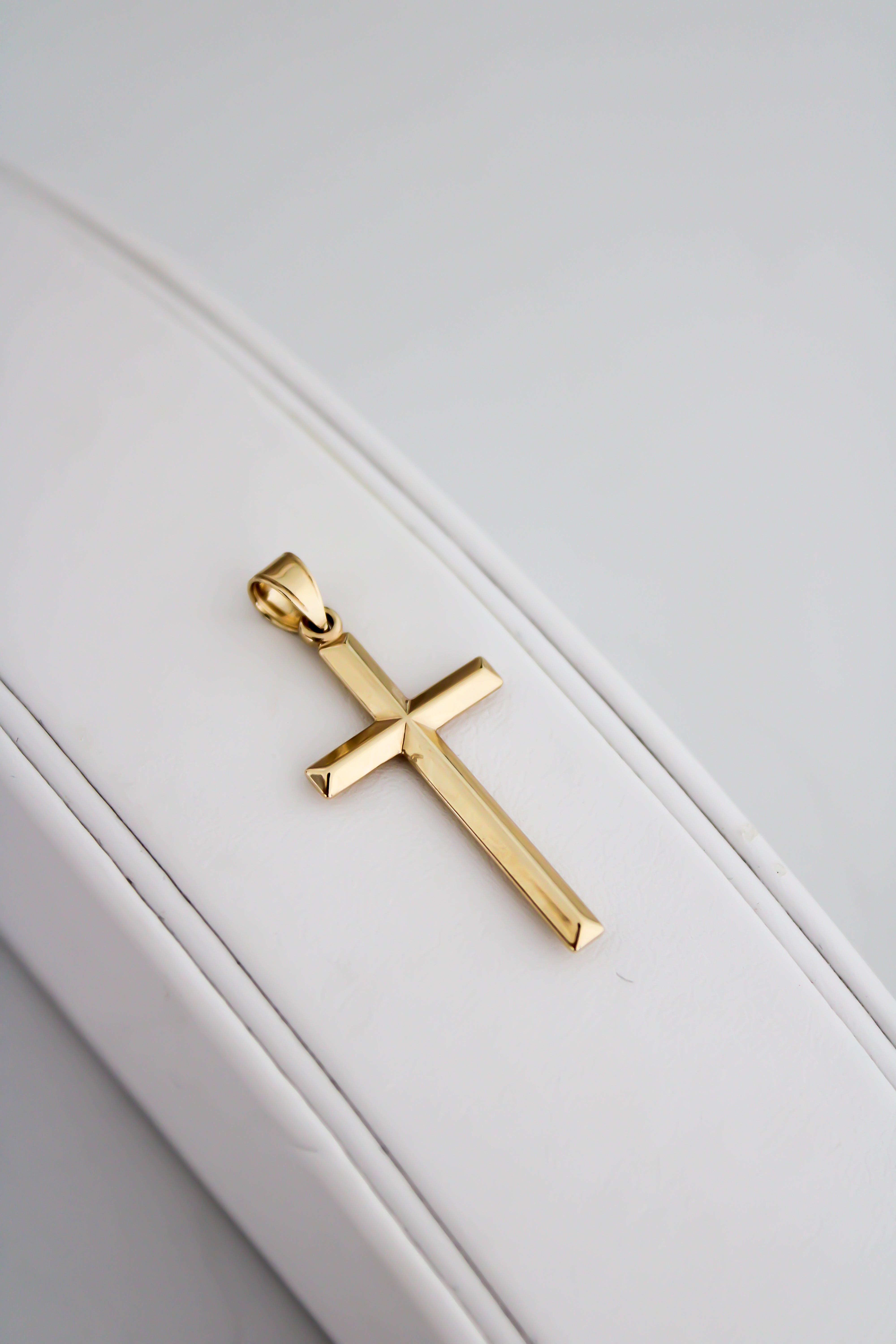 “Classic Faith” Pendant – 14k Solid Gold
