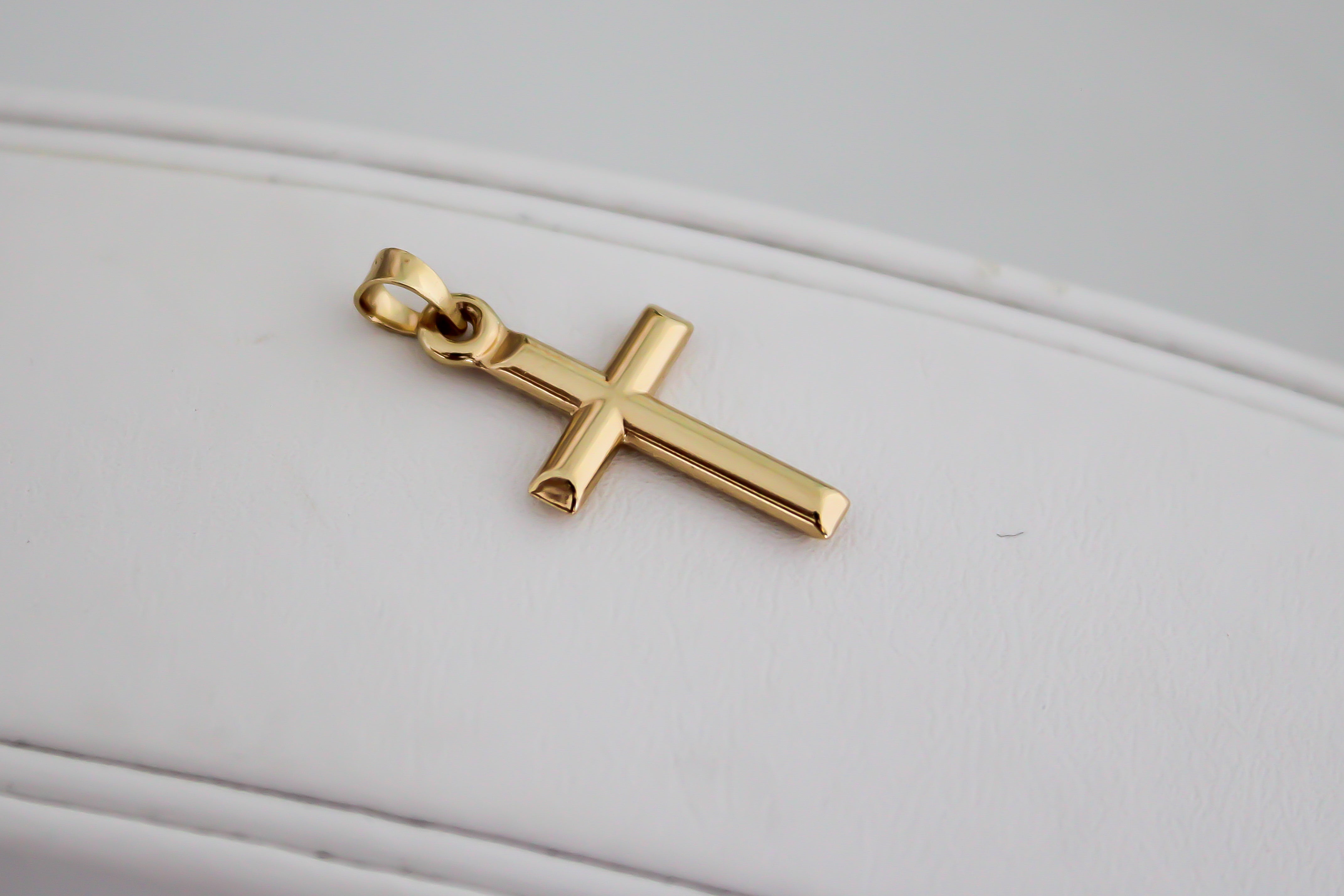 “Diamond-Cut Cross” Pendant – 14k Solid Gold