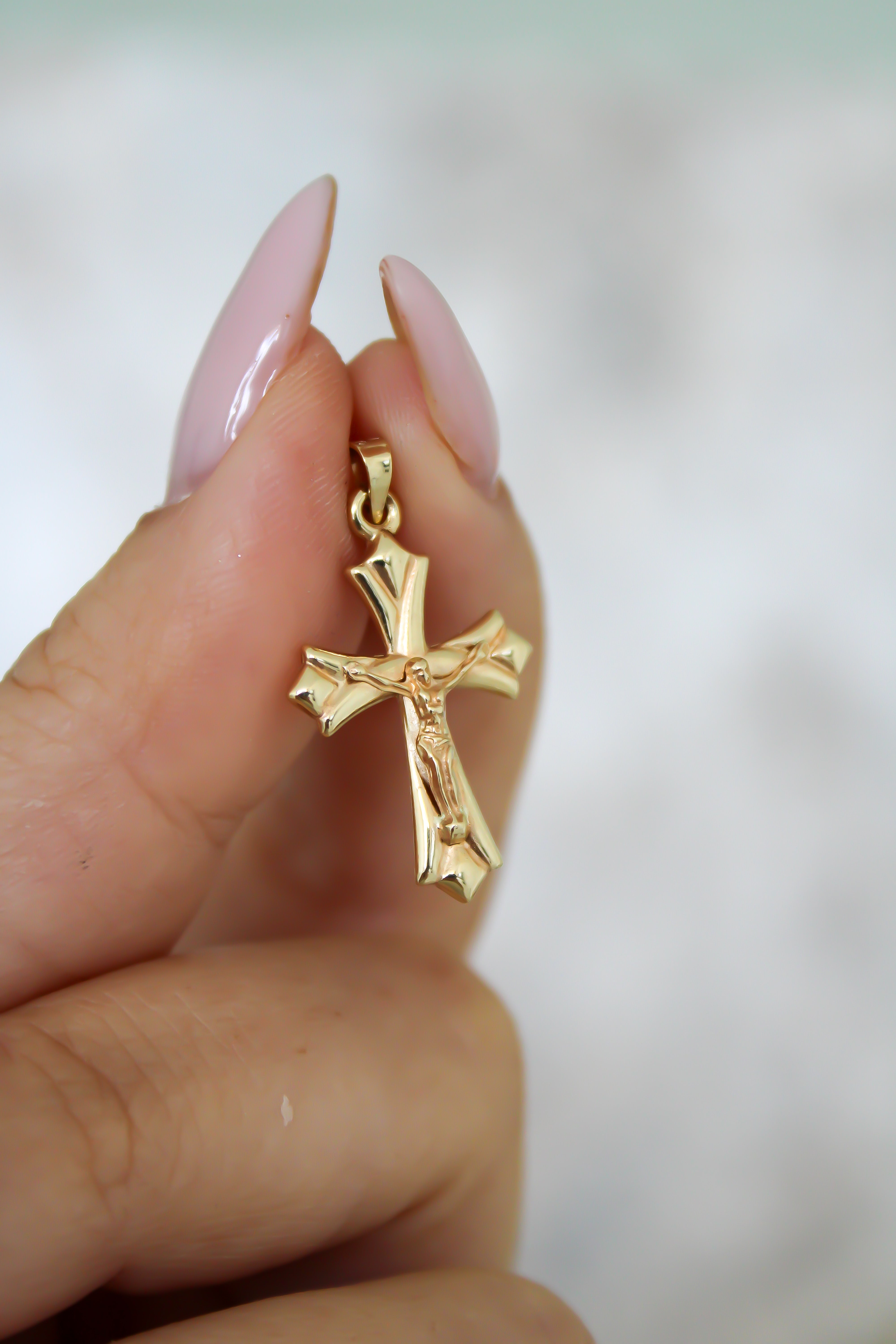 “Protective Cross” Pendant – 10k Solid Gold