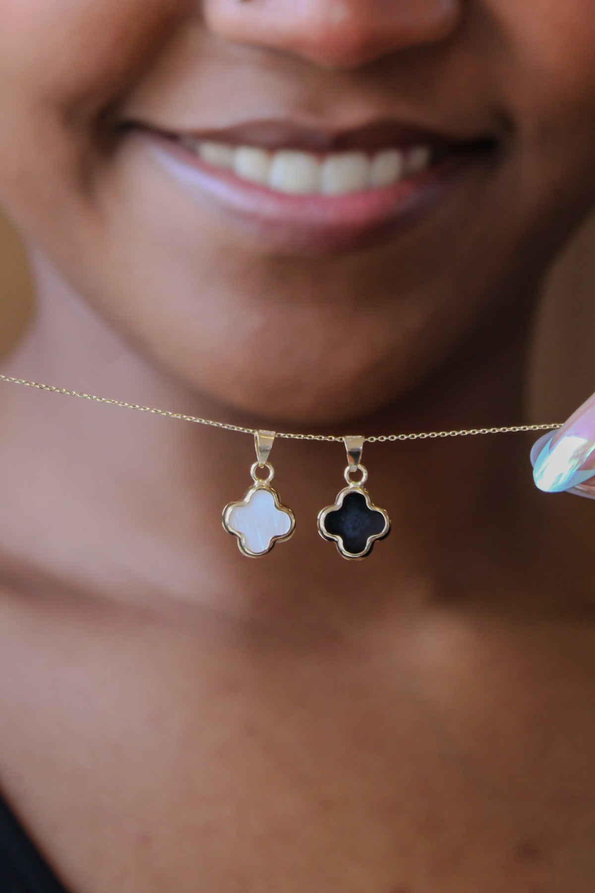 “Pearl & Noir Clover” Charm – Solid Gold