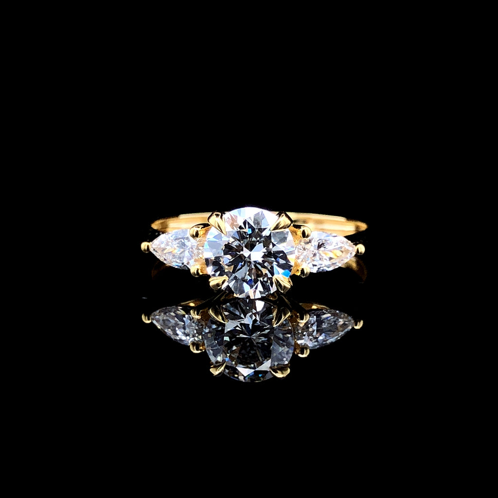 “Forever Spark” Engagement Ring – 2CT Lab Diamond
