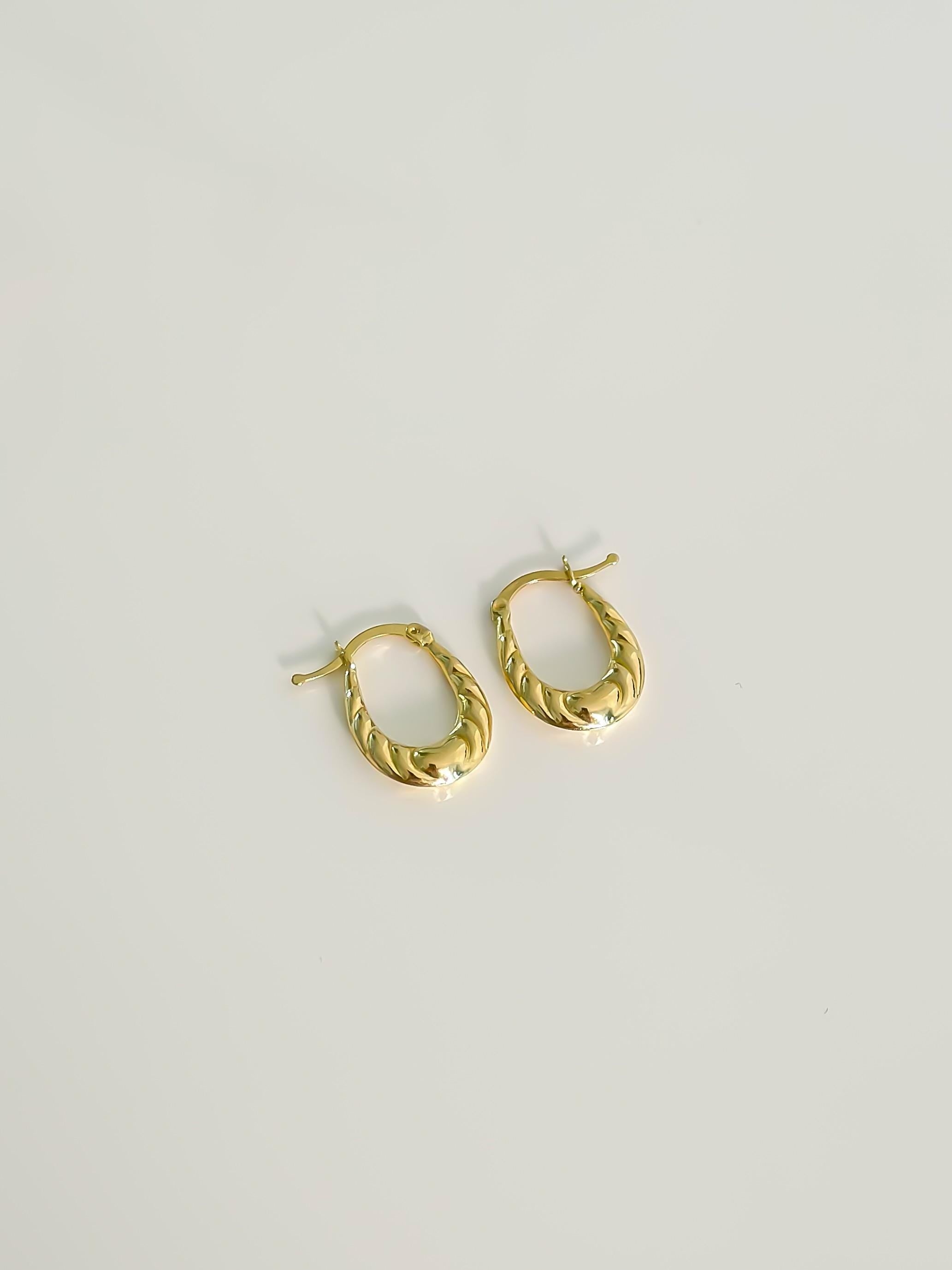 “Petite Heart” Earrings - 14k Gold