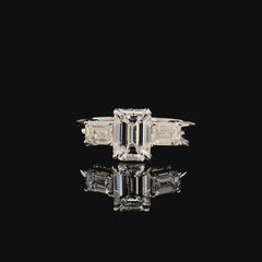 “Emerald Glow” Engagement Ring – 1.02 CT Lab Diamond